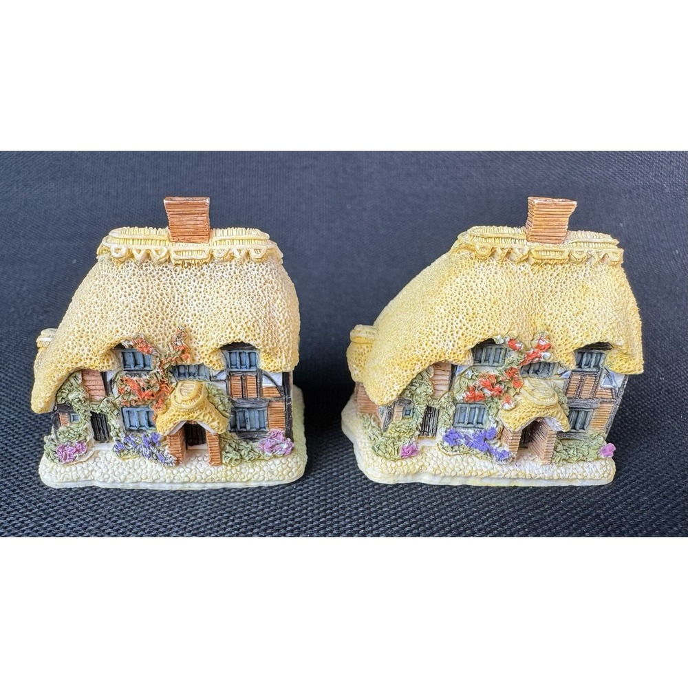 Lot Of 2 Vintage 1995 Lilliput Lane Honeysuckle Cottages 1.5" Wide 1.5" Tall